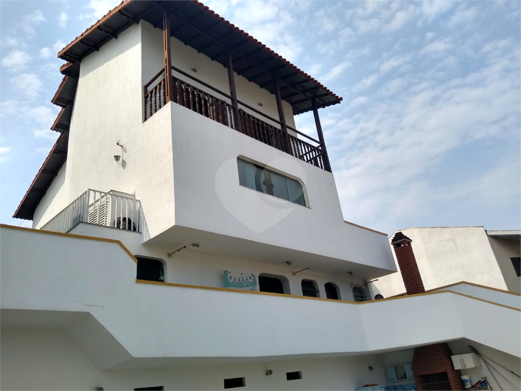 Casa Jardim França com 4 dormitórios, 2 suítes, sala ampla com lareira. cozinha, piscina, 8 vagas