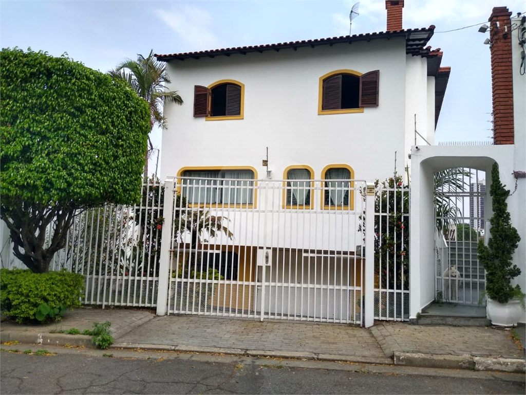 Casa Jardim França com 4 dormitórios, 2 suítes, sala ampla com lareira. cozinha, piscina, 8 vagas