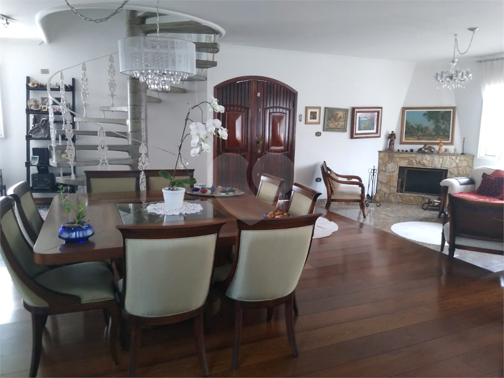 Casa Jardim França com 4 dormitórios, 2 suítes, sala ampla com lareira. cozinha, piscina, 8 vagas