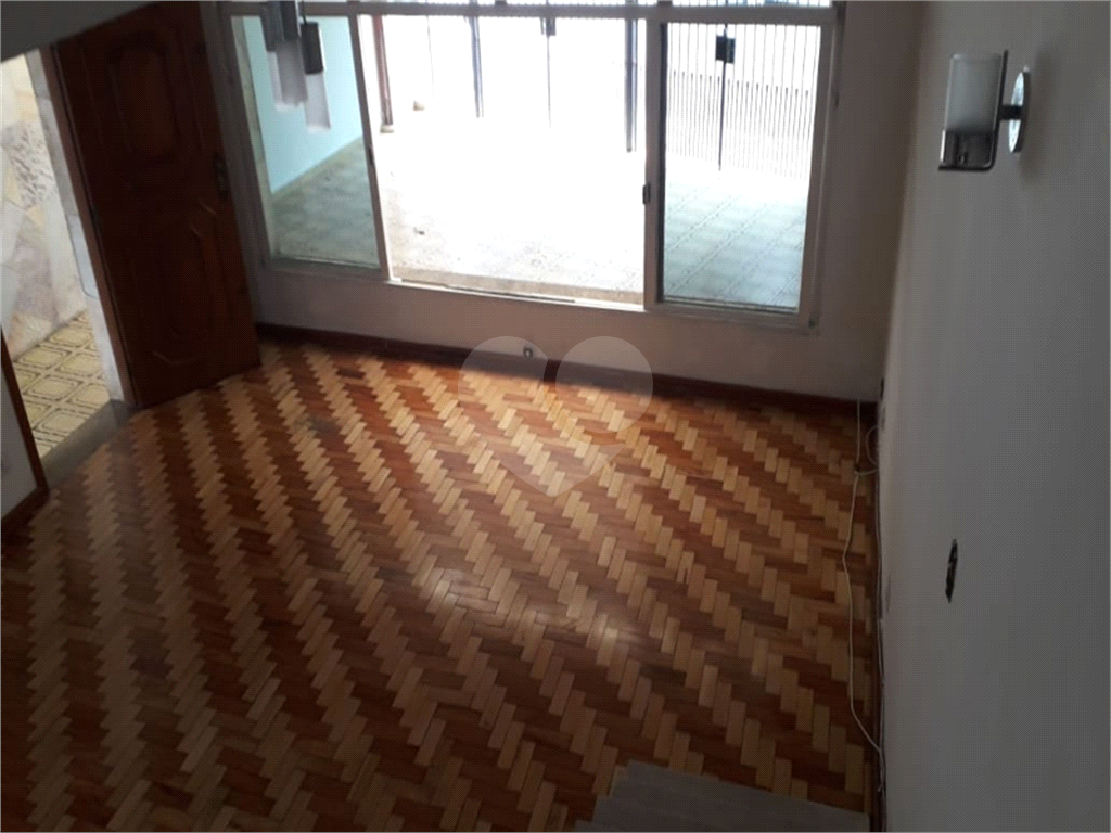 Casa com 181m 3 dorm 3 suites quintal e 2 vagas de garagem 