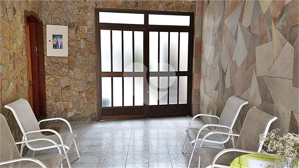 Sobrado à venda com 4 quartos, 242m² - Foto 2