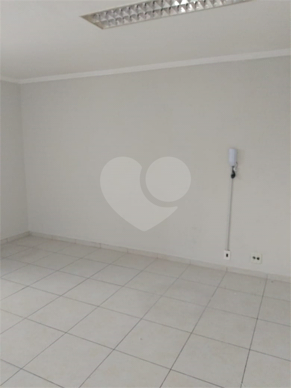 Excelente sala comercial para locação com 72 m2 de área útil, nos Jardins