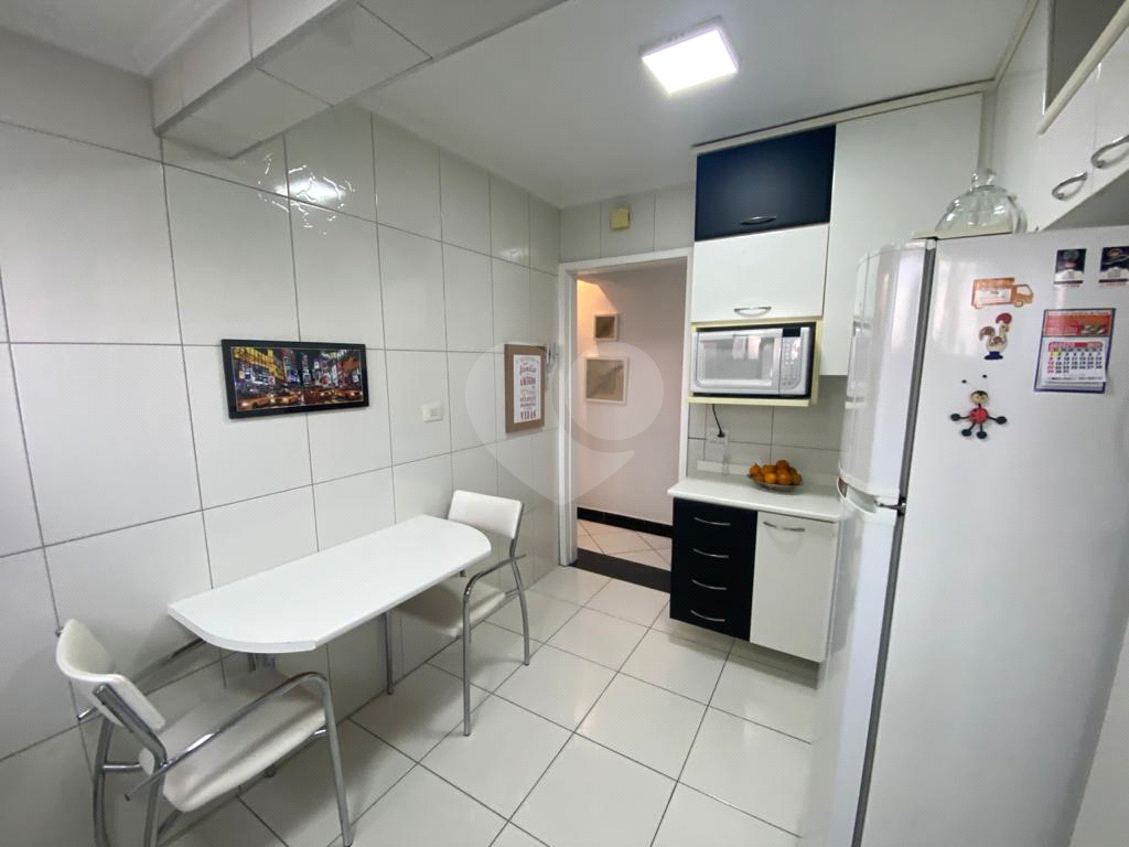 Apartamento à venda com 2 quartos, 72m² - Foto 4