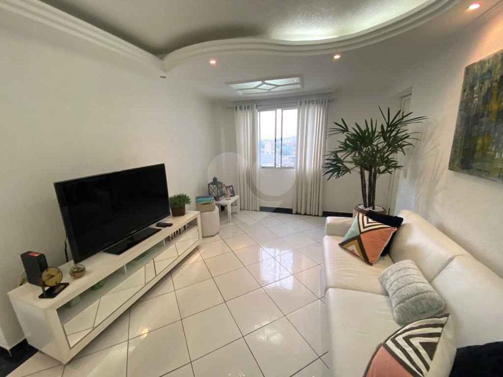 Apartamento à venda com 2 quartos, 72m² - Foto 2