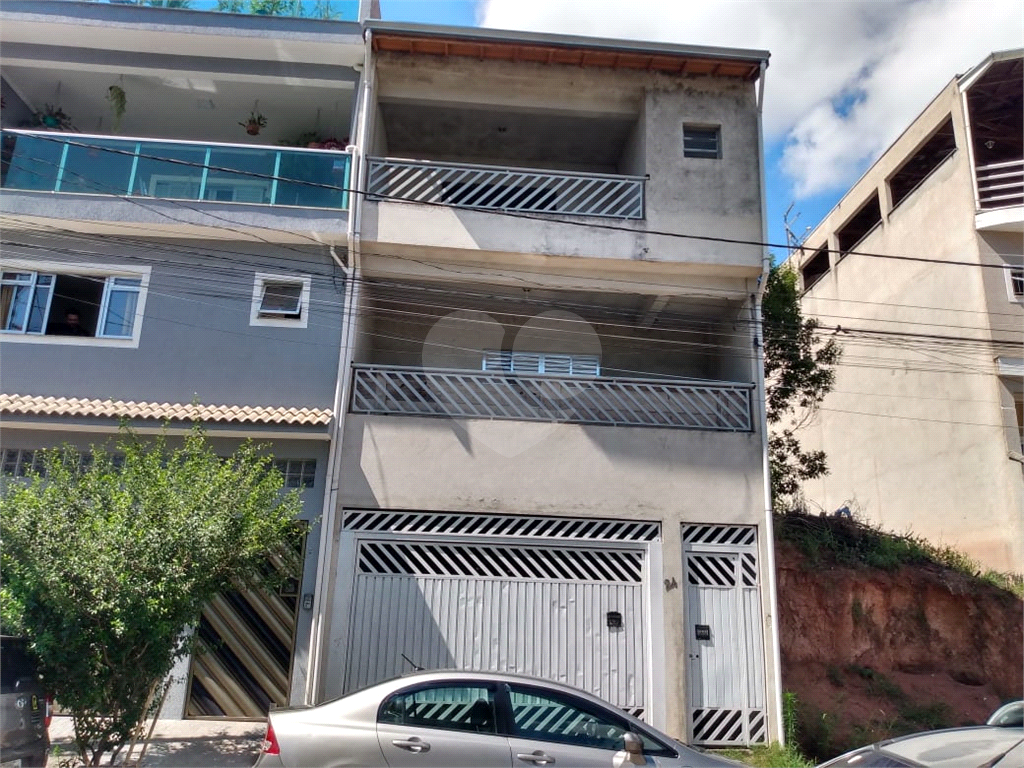 Sobrado  03 dormitorios - Rua sem saida com Vigilancia Presencial 24 horas
