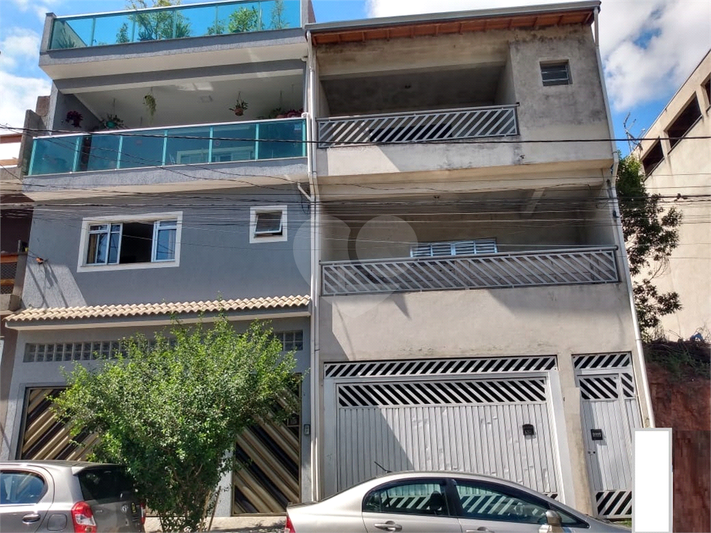 Sobrado  03 dormitorios - Rua sem saida com Vigilancia Presencial 24 horas