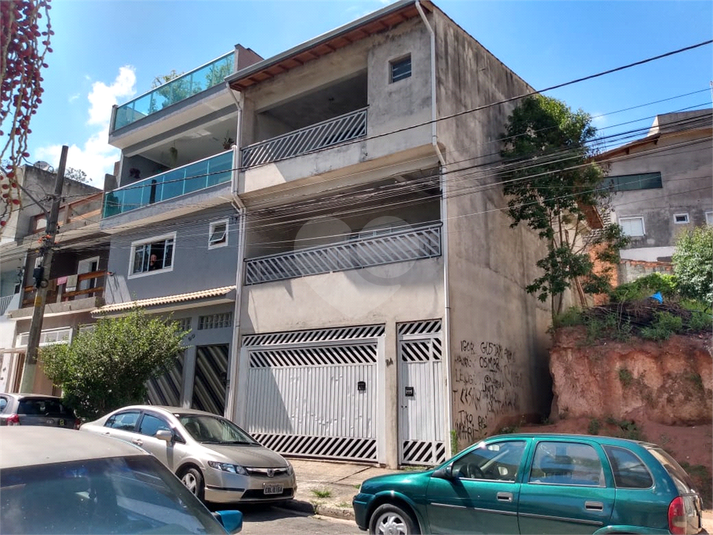 Sobrado  03 dormitorios - Rua sem saida com Vigilancia Presencial 24 horas