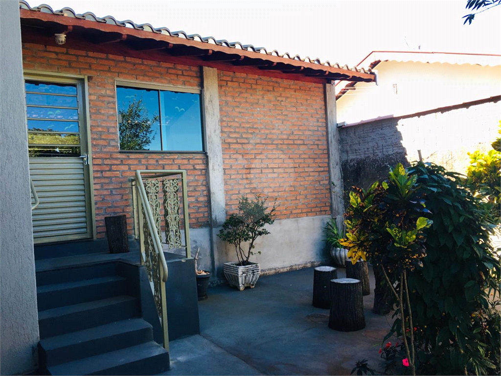 Casa à venda na cidade de Analândia SP