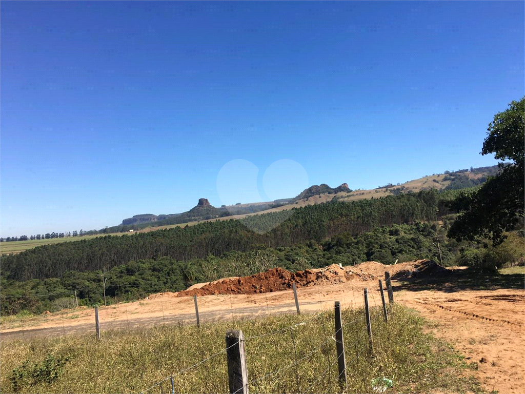 Casa à venda na cidade de Analândia SP
