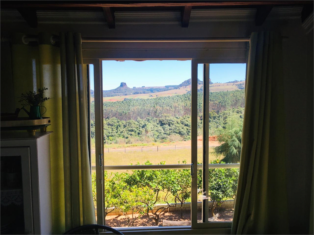 Casa à venda na cidade de Analândia SP