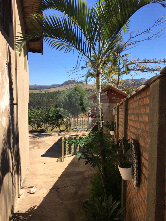 Casa à venda na cidade de Analândia SP
