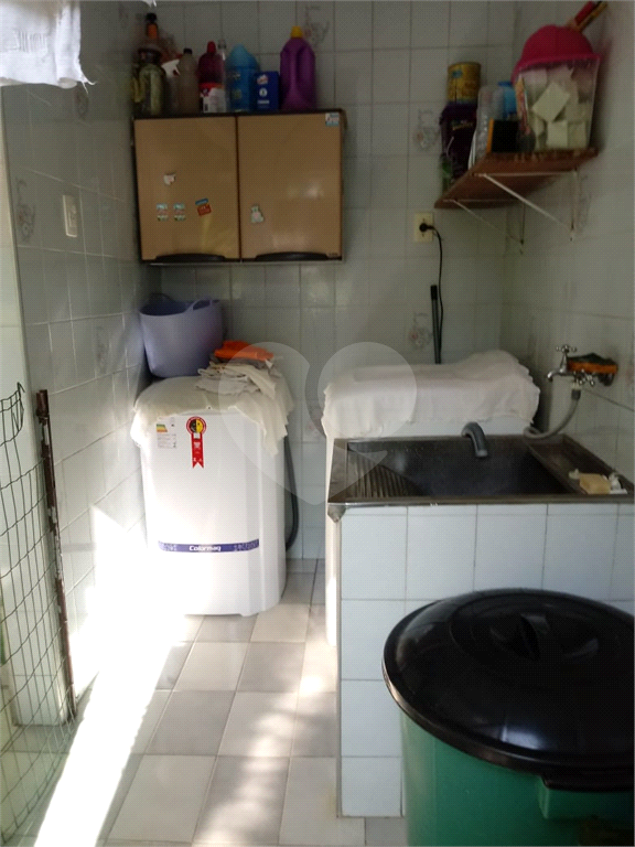 Casa em Guarulhos com 3 dormitórios, 1 suíte, sala ampla, churrasqueira com fogão a lenha.