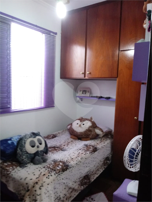 Casa em Guarulhos com 3 dormitórios, 1 suíte, sala ampla, churrasqueira com fogão a lenha.