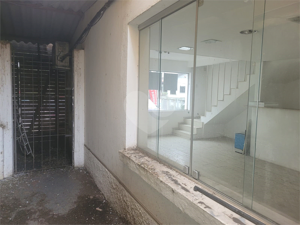 Sobrado Comercial Agua Fria, com 3 vagas , 6 salas , quintal com Edicula ....ao lado colegio