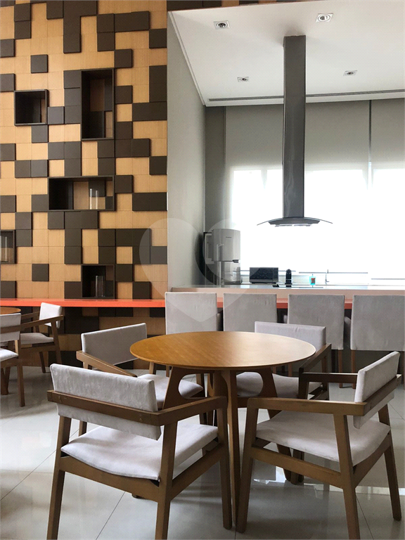 Apartamento semimobiliado na Rua Gonçalo da Cunha - 2 quartos sendo 1 suite, varanda, 2 vagas, lazer completo