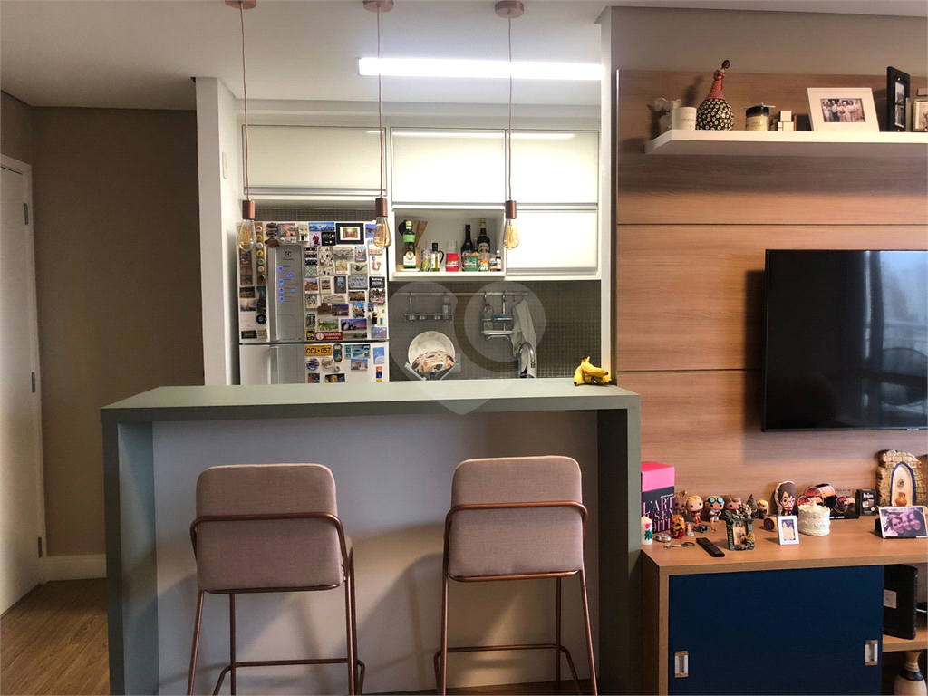Apartamento semimobiliado na Rua Gonçalo da Cunha - 2 quartos sendo 1 suite, varanda, 2 vagas, lazer completo