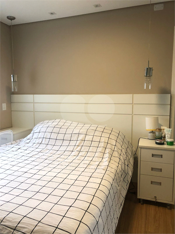 Apartamento semimobiliado na Rua Gonçalo da Cunha - 2 quartos sendo 1 suite, varanda, 2 vagas, lazer completo