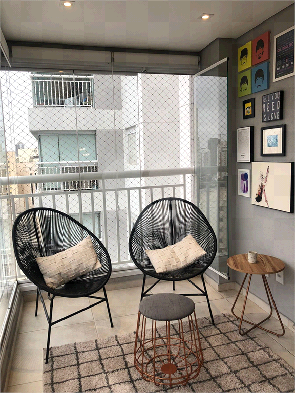 Apartamento semimobiliado na Rua Gonçalo da Cunha - 2 quartos sendo 1 suite, varanda, 2 vagas, lazer completo