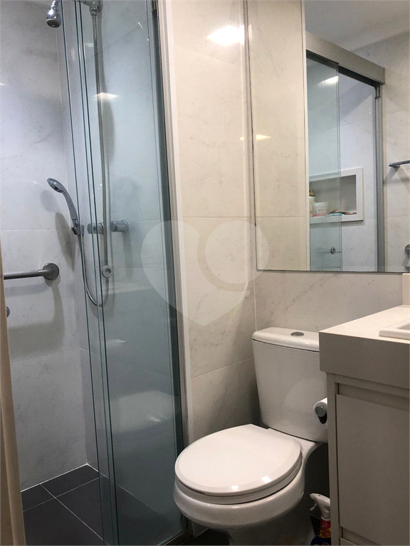 Apartamento semimobiliado na Rua Gonçalo da Cunha - 2 quartos sendo 1 suite, varanda, 2 vagas, lazer completo