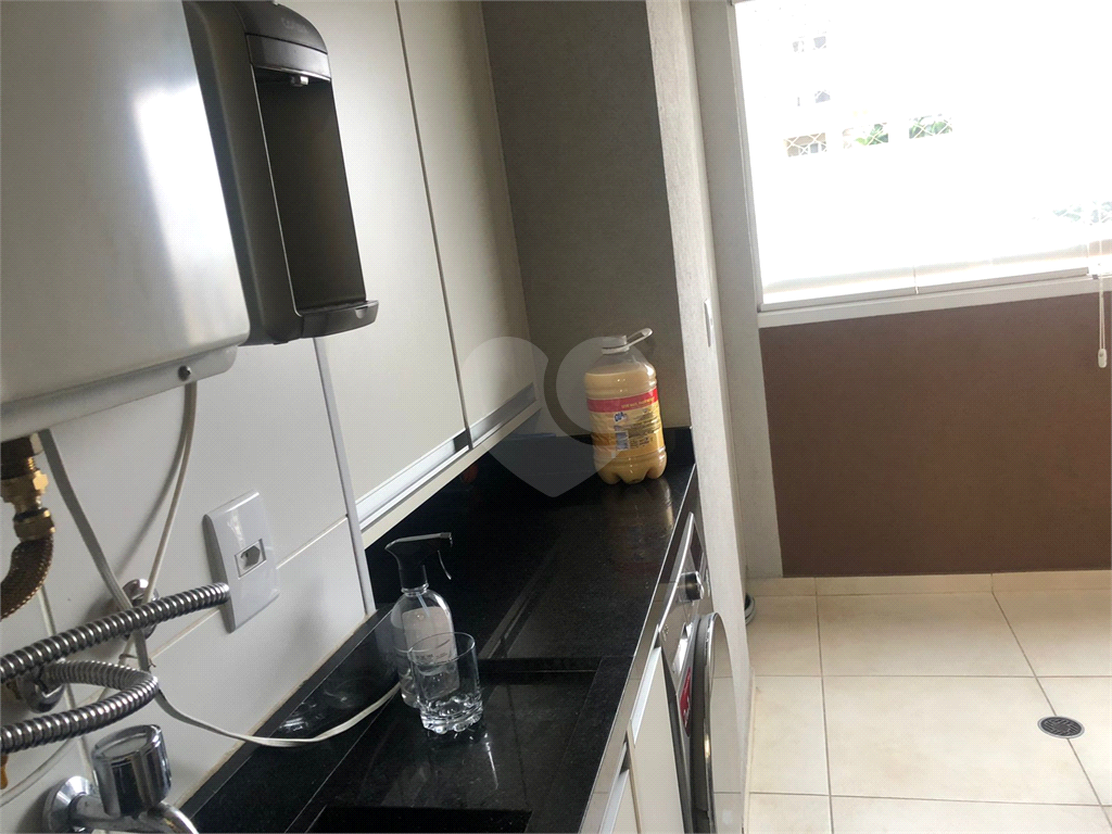 Apartamento semimobiliado na Rua Gonçalo da Cunha - 2 quartos sendo 1 suite, varanda, 2 vagas, lazer completo