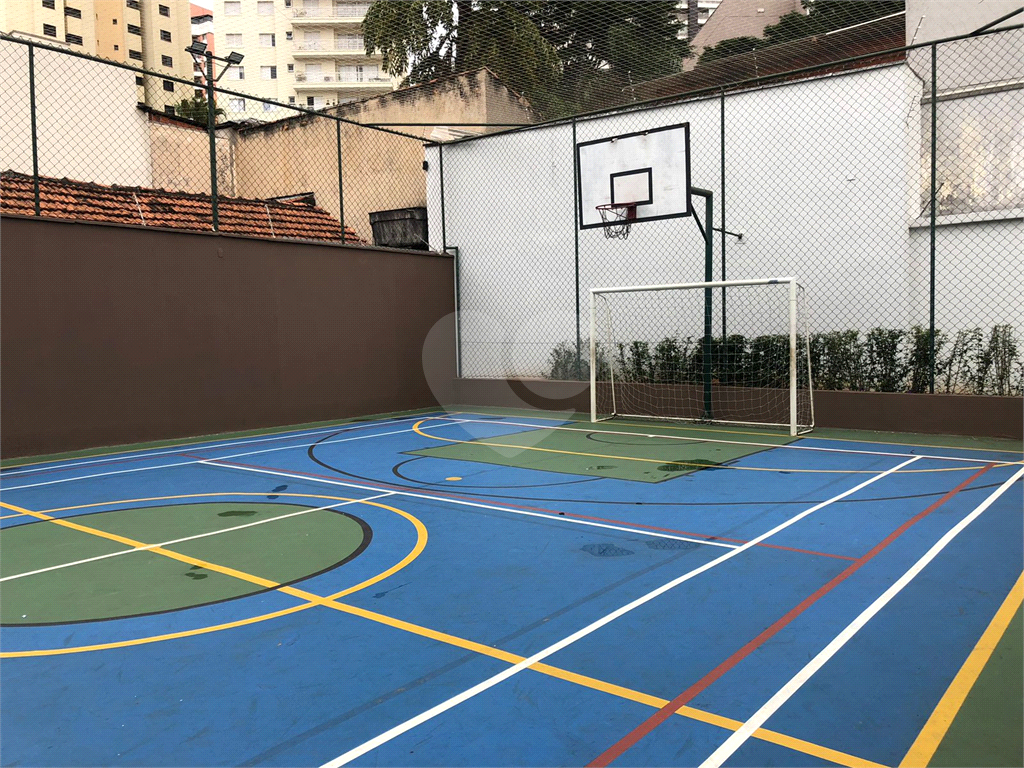 Apartamento semimobiliado na Rua Gonçalo da Cunha - 2 quartos sendo 1 suite, varanda, 2 vagas, lazer completo