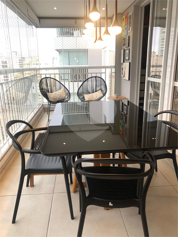 Apartamento semimobiliado na Rua Gonçalo da Cunha - 2 quartos sendo 1 suite, varanda, 2 vagas, lazer completo