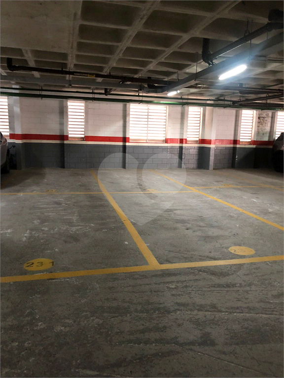 Apartamento semimobiliado na Rua Gonçalo da Cunha - 2 quartos sendo 1 suite, varanda, 2 vagas, lazer completo