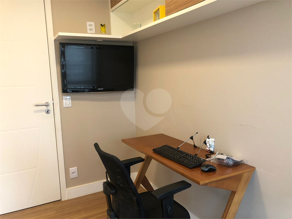 Apartamento semimobiliado na Rua Gonçalo da Cunha - 2 quartos sendo 1 suite, varanda, 2 vagas, lazer completo