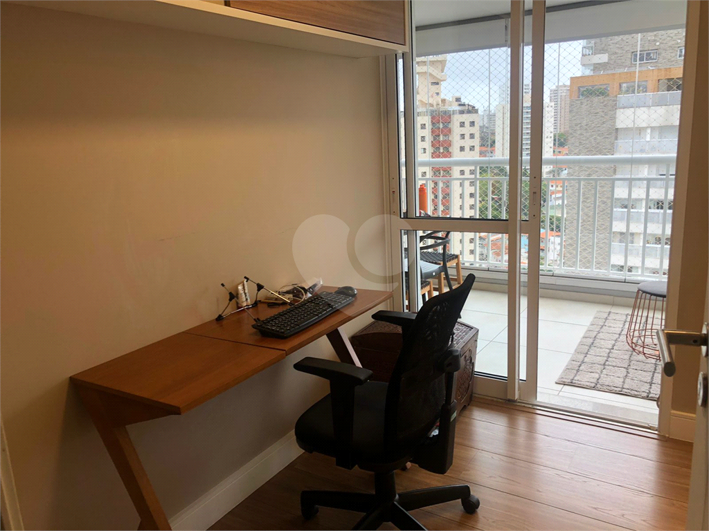 Apartamento semimobiliado na Rua Gonçalo da Cunha - 2 quartos sendo 1 suite, varanda, 2 vagas, lazer completo