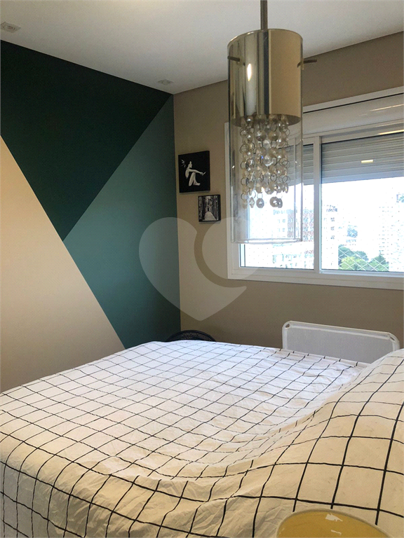 Apartamento semimobiliado na Rua Gonçalo da Cunha - 2 quartos sendo 1 suite, varanda, 2 vagas, lazer completo