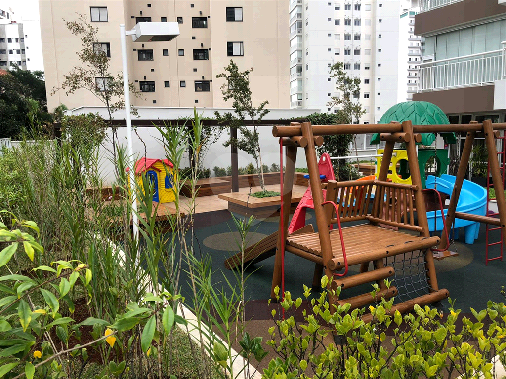 Apartamento semimobiliado na Rua Gonçalo da Cunha - 2 quartos sendo 1 suite, varanda, 2 vagas, lazer completo