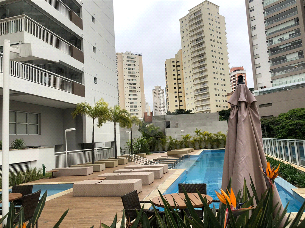 Apartamento semimobiliado na Rua Gonçalo da Cunha - 2 quartos sendo 1 suite, varanda, 2 vagas, lazer completo