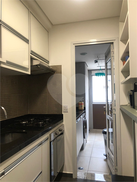 Apartamento semimobiliado na Rua Gonçalo da Cunha - 2 quartos sendo 1 suite, varanda, 2 vagas, lazer completo