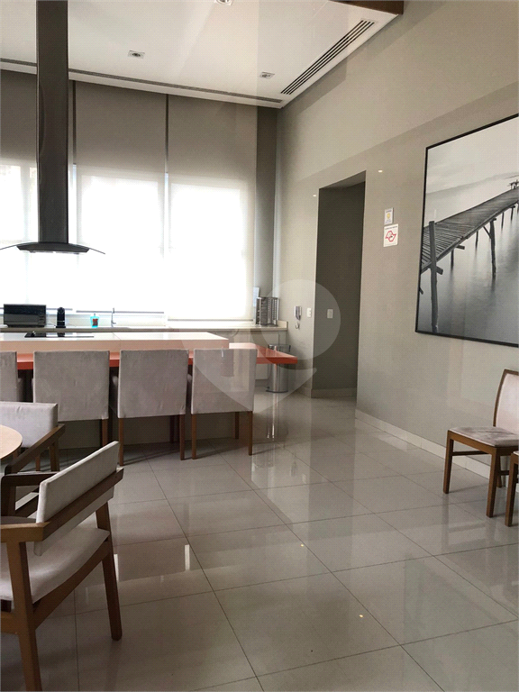 Apartamento semimobiliado na Rua Gonçalo da Cunha - 2 quartos sendo 1 suite, varanda, 2 vagas, lazer completo