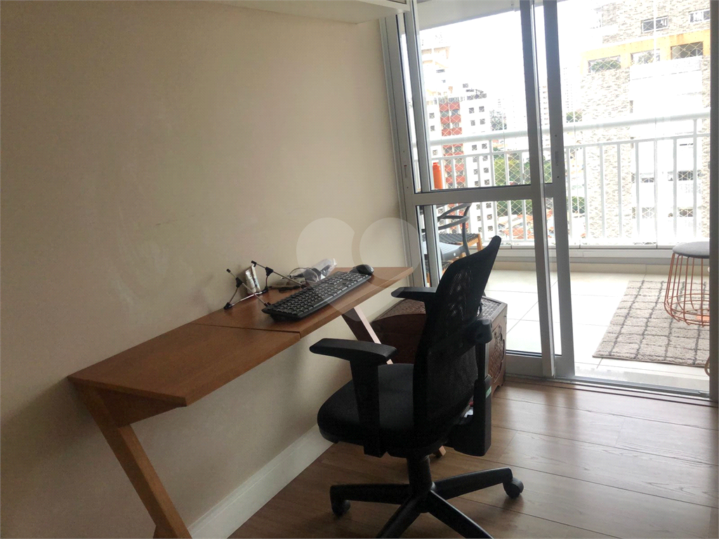 Apartamento semimobiliado na Rua Gonçalo da Cunha - 2 quartos sendo 1 suite, varanda, 2 vagas, lazer completo