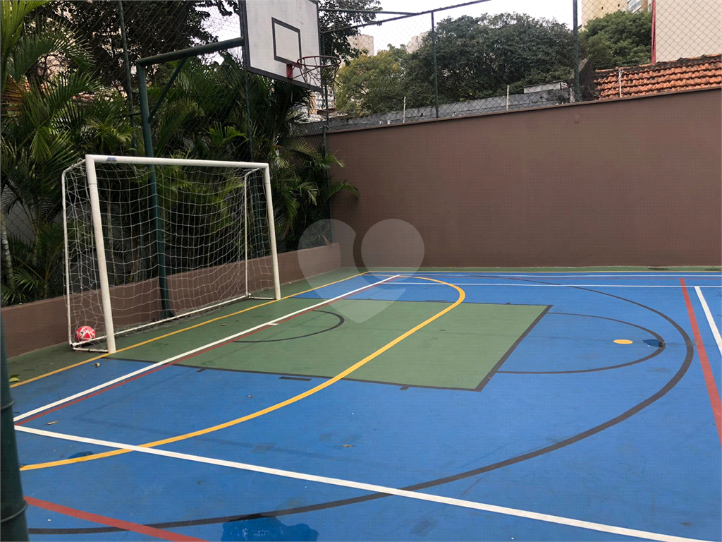 Apartamento semimobiliado na Rua Gonçalo da Cunha - 2 quartos sendo 1 suite, varanda, 2 vagas, lazer completo