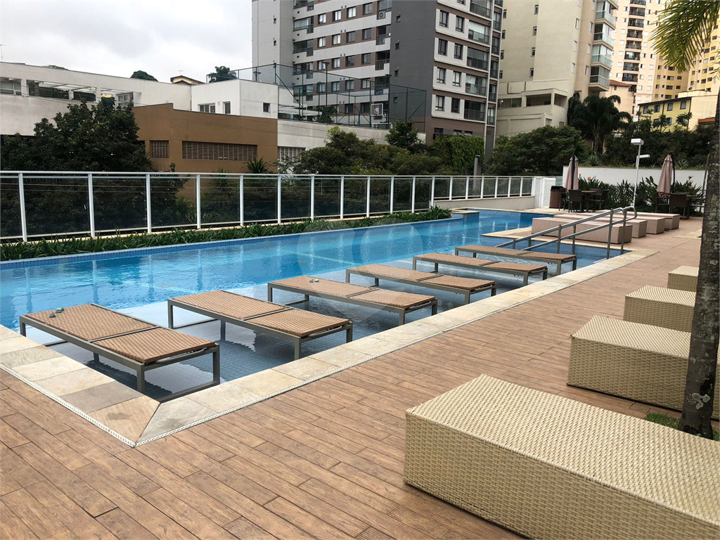 Apartamento semimobiliado na Rua Gonçalo da Cunha - 2 quartos sendo 1 suite, varanda, 2 vagas, lazer completo