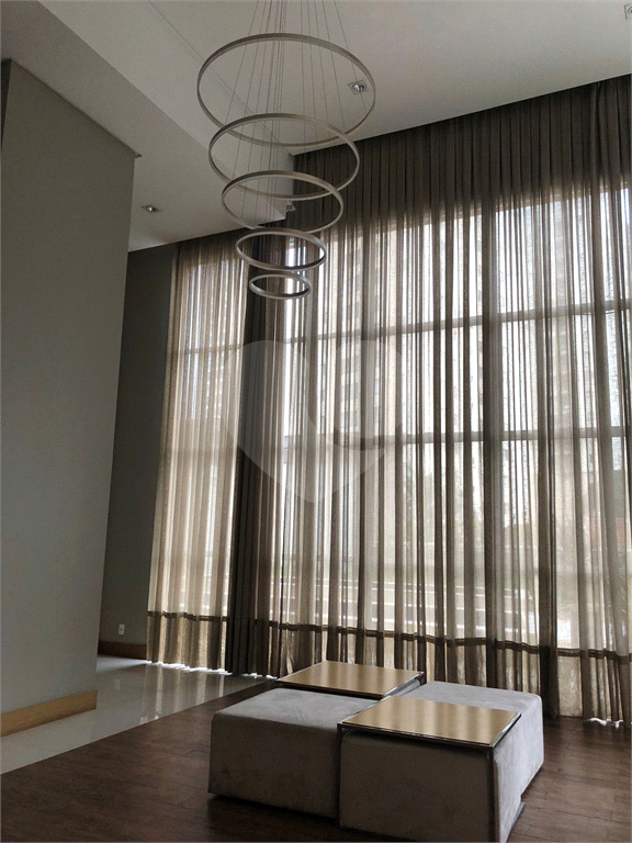 Apartamento semimobiliado na Rua Gonçalo da Cunha - 2 quartos sendo 1 suite, varanda, 2 vagas, lazer completo