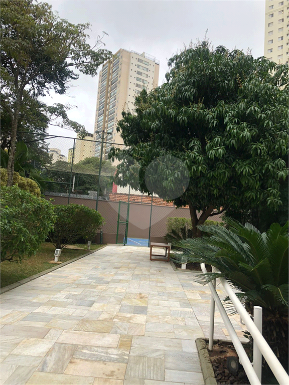 Apartamento semimobiliado na Rua Gonçalo da Cunha - 2 quartos sendo 1 suite, varanda, 2 vagas, lazer completo