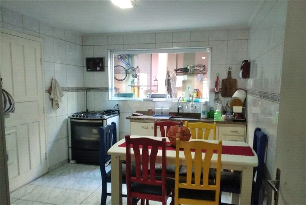 Sobrado com 02 dorms e 02 vagas bem localizado!
