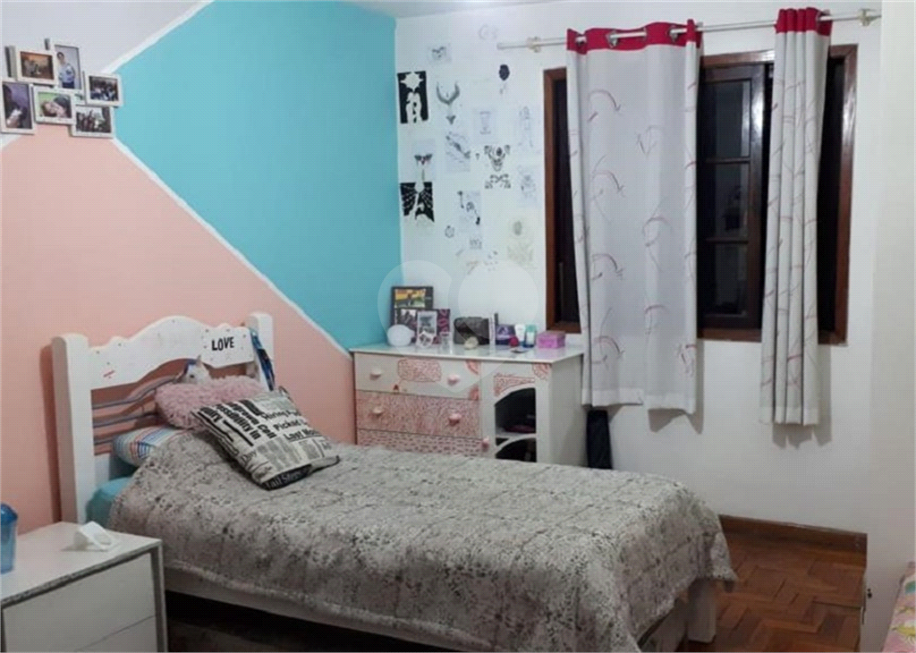 Sobrado com 02 dorms e 02 vagas bem localizado!