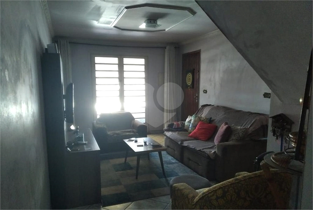 Sobrado com 02 dorms e 02 vagas bem localizado!