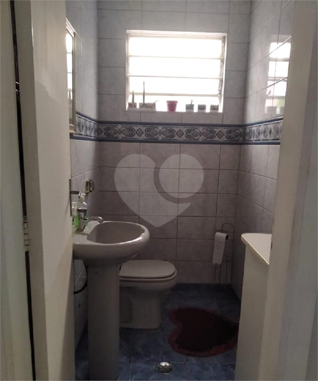 Sobrado com 02 dorms e 02 vagas bem localizado!