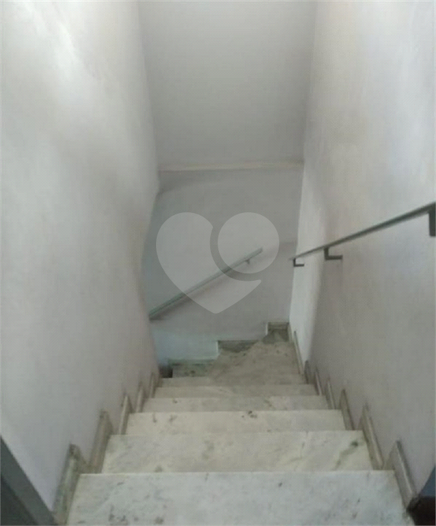 Sobrado com 02 dorms e 02 vagas bem localizado!