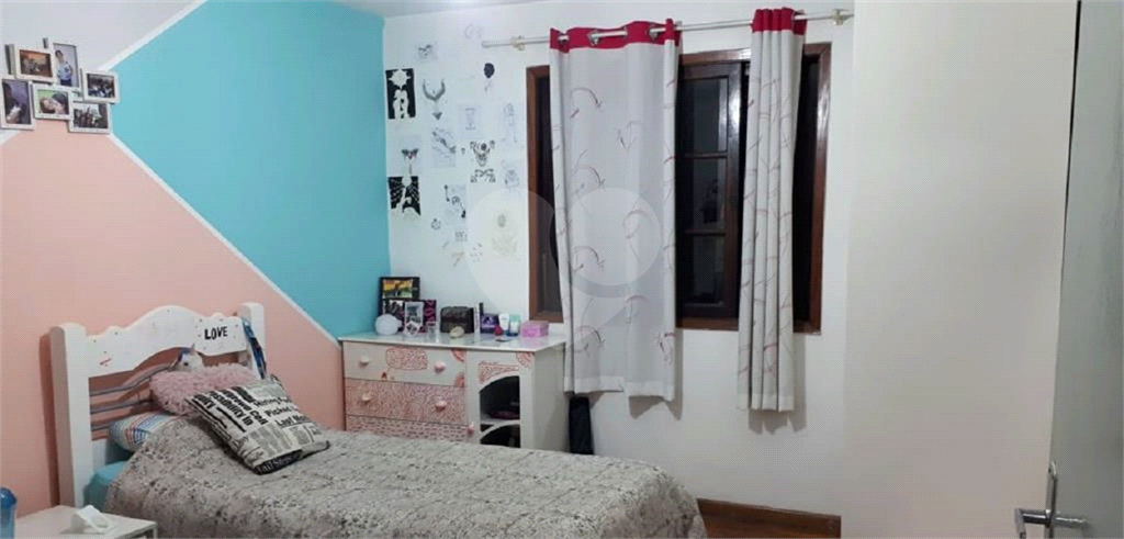 Sobrado com 02 dorms e 02 vagas bem localizado!