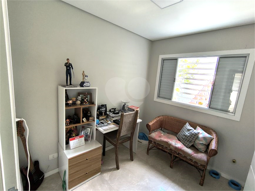 Terreno triangular com 11,40 de frente e 34 fundo, com área total de 180 metros,