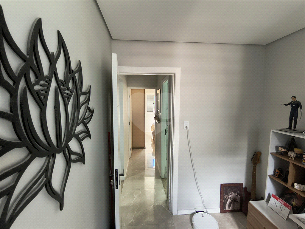 Terreno triangular com 11,40 de frente e 34 fundo, com área total de 180 metros,