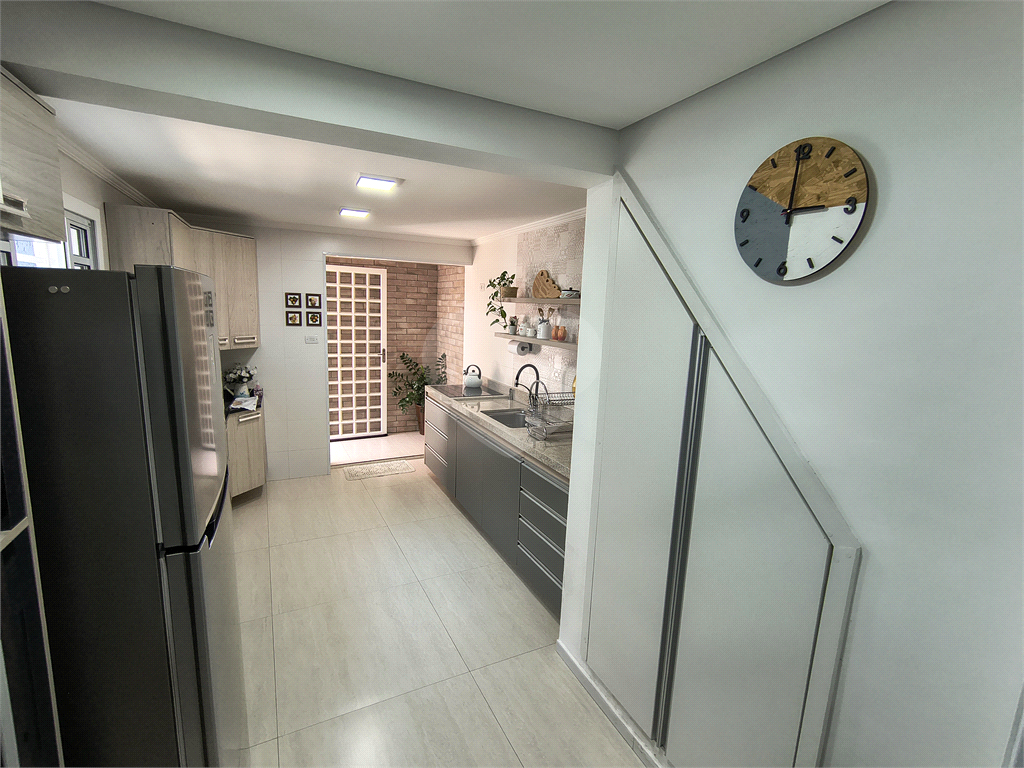 Terreno triangular com 11,40 de frente e 34 fundo, com área total de 180 metros,