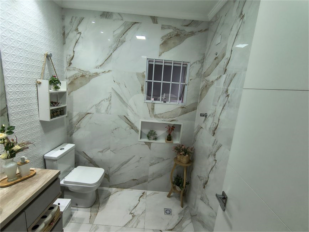 Terreno triangular com 11,40 de frente e 34 fundo, com área total de 180 metros,