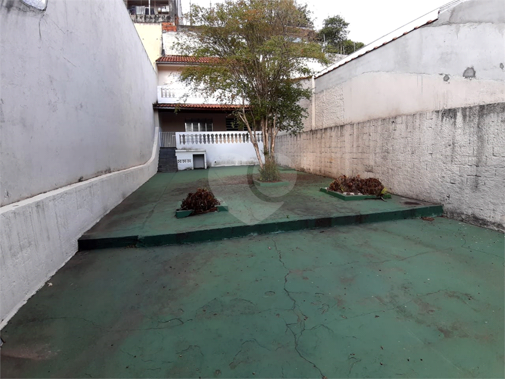 Casa pra locação com 2 dormitórios e 2 vagas no Tremembé